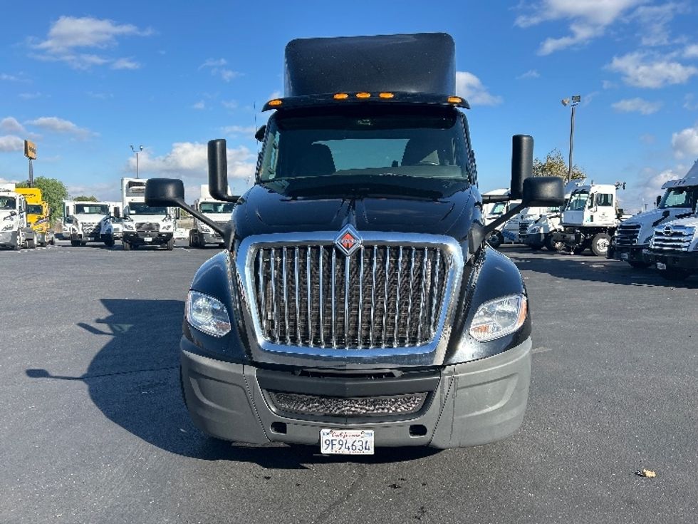 Day Cab Tractor-Heavy Duty Tractors-International-2019-LT625-West Sacramento-CA-278,684\n\t\tmiles-$ 26,750 - Image 2