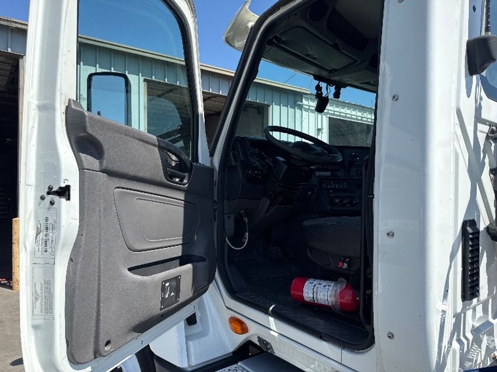 Day Cab Tractor-Heavy Duty Tractors-International-2019-LT625-West Sacramento-CA-282,111\n\t\tmiles-$ 32,500 - Image 9