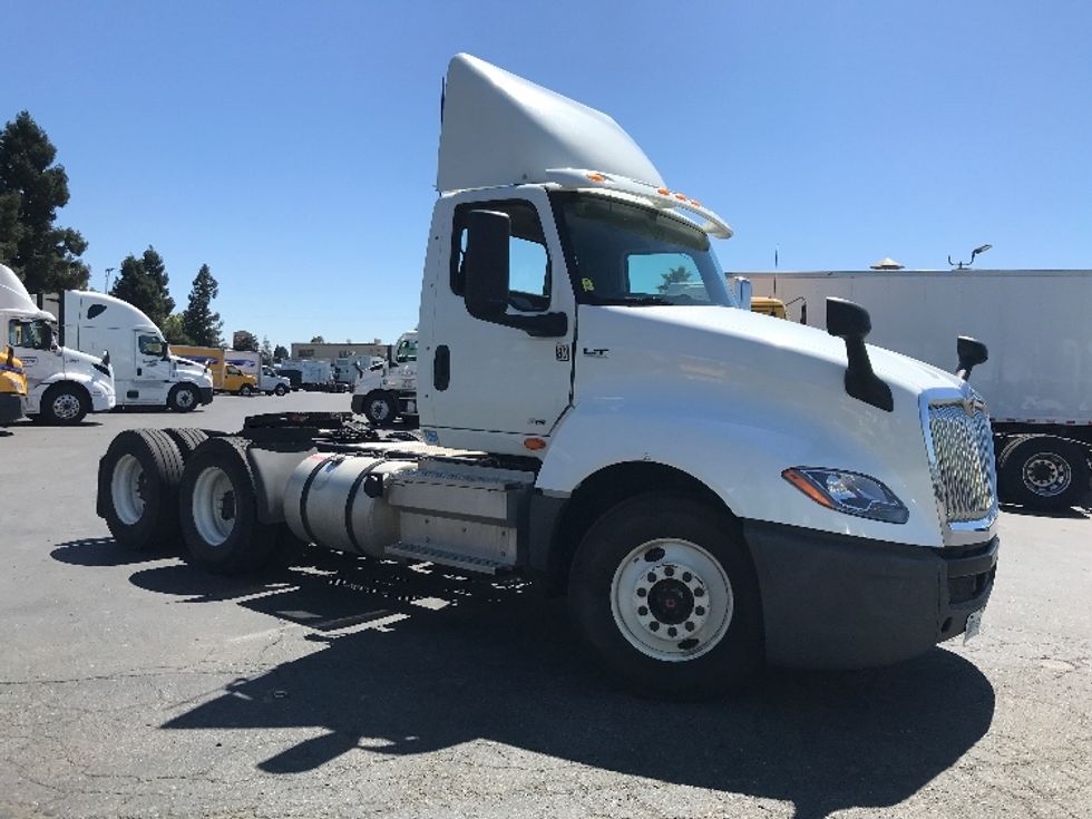 Day Cab Tractor-Heavy Duty Tractors-International-2019-LT625-West Sacramento-CA-293,652\n\t\tmiles-$ 32,000 - Image 1