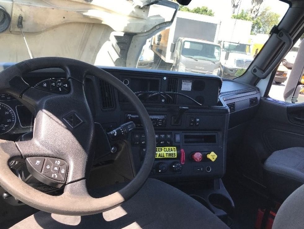 Day Cab Tractor-Heavy Duty Tractors-International-2019-LT625-West Sacramento-CA-293,652\n\t\tmiles-$ 32,000 - Image 10