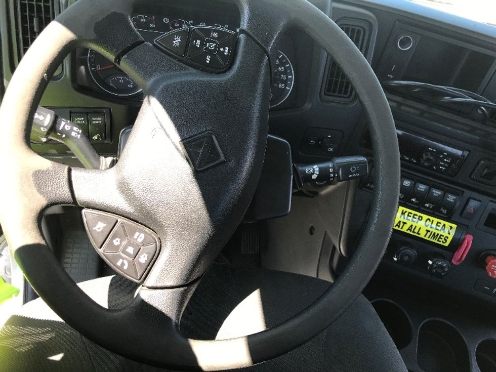 Day Cab Tractor-Heavy Duty Tractors-International-2019-LT625-West Sacramento-CA-293,652\n\t\tmiles-$ 32,000 - Image 11