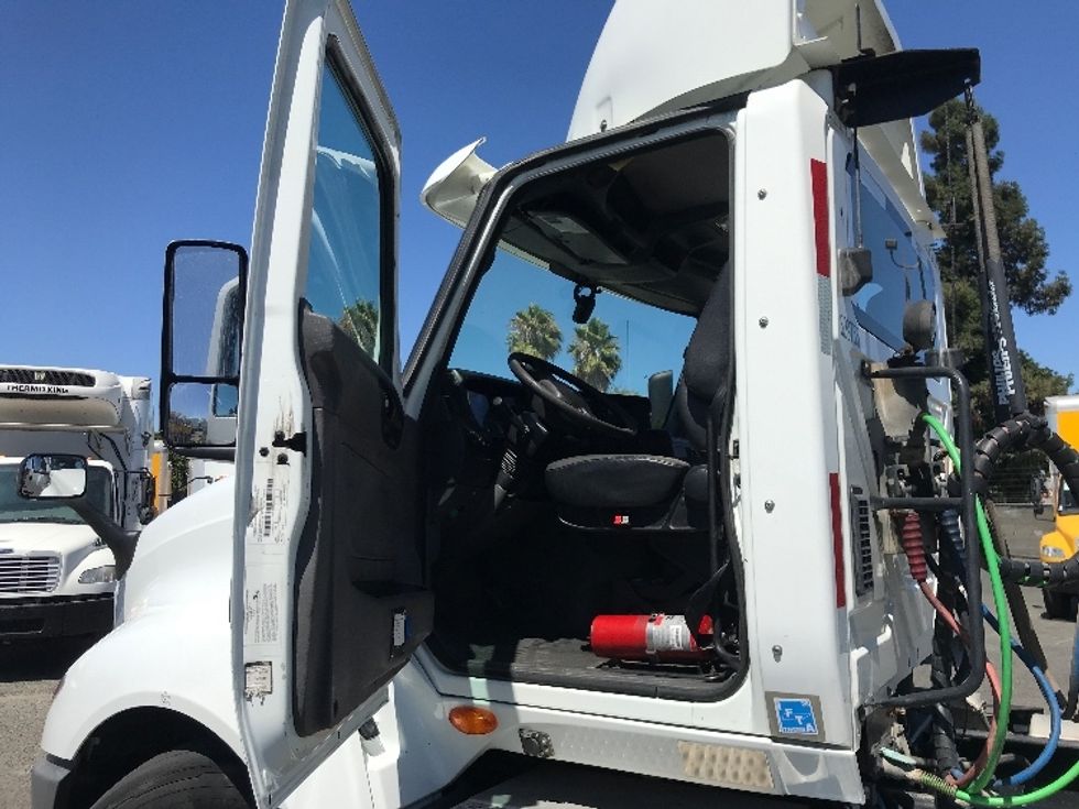 Day Cab Tractor-Heavy Duty Tractors-International-2019-LT625-West Sacramento-CA-293,652\n\t\tmiles-$ 32,000 - Image 9