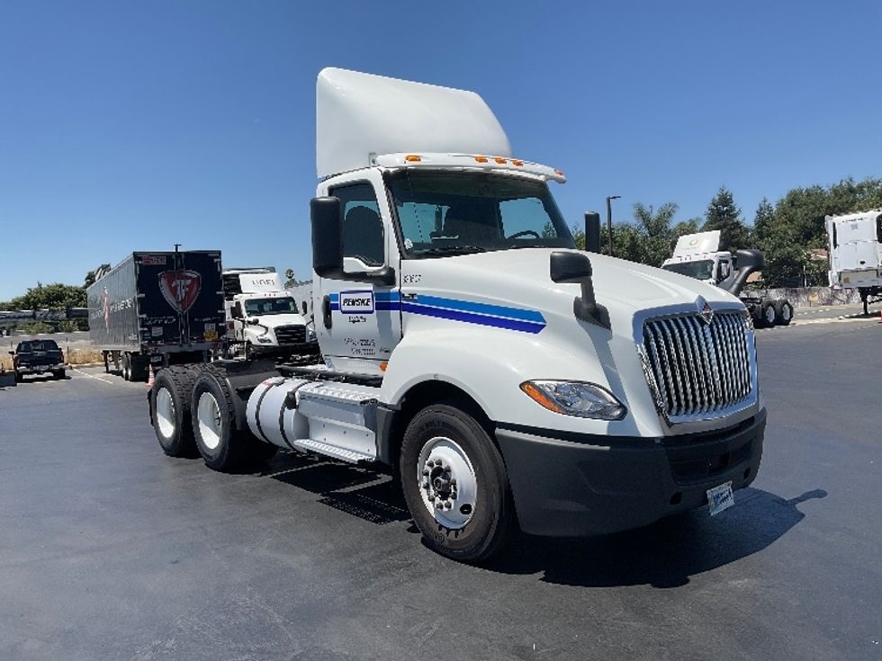 Day Cab Tractor-Heavy Duty Tractors-International-2019-LT625-West Sacramento-CA-357,502\n\t\tmiles-$ 27,250 - Image 1
