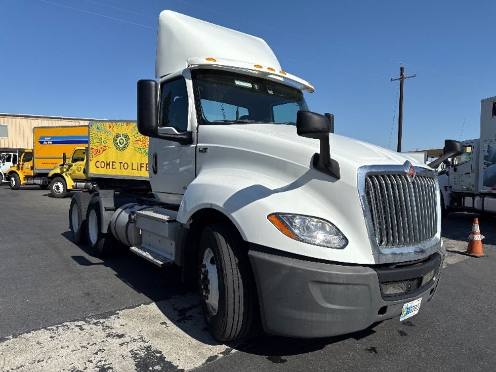 Day Cab Tractor-Heavy Duty Tractors-International-2019-LT625-West Sacramento-CA-389,123\n\t\tmiles-$ 25,500 - Image 1