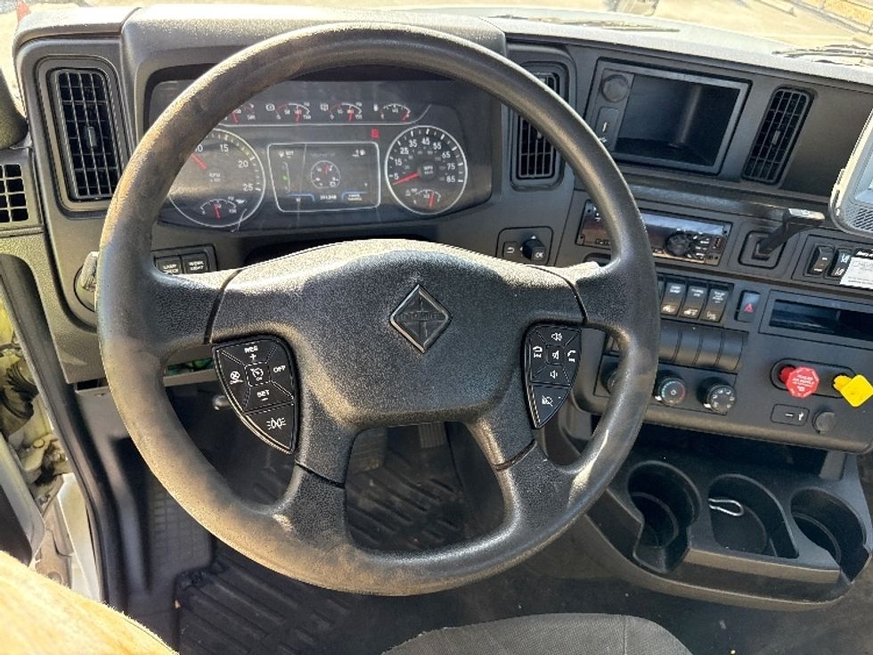 Day Cab Tractor-Heavy Duty Tractors-International-2019-LT625-West Sacramento-CA-389,123\n\t\tmiles-$ 25,500 - Image 11