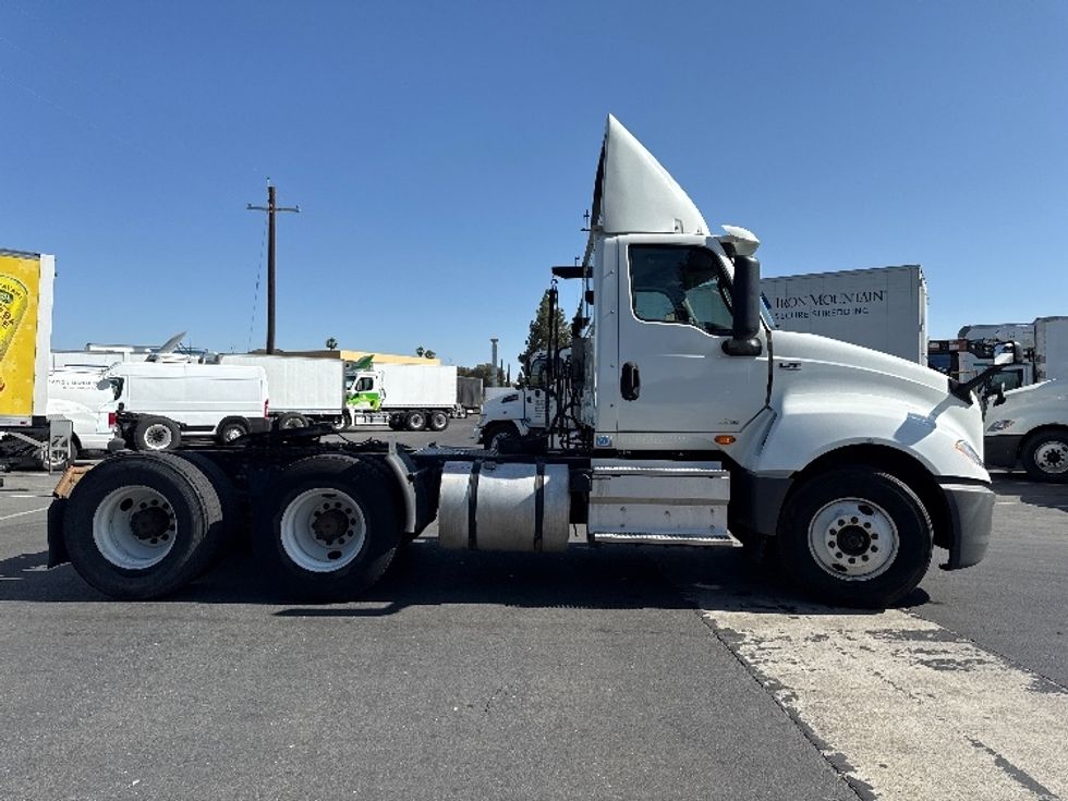 Day Cab Tractor-Heavy Duty Tractors-International-2019-LT625-West Sacramento-CA-389,123\n\t\tmiles-$ 25,500 - Image 8