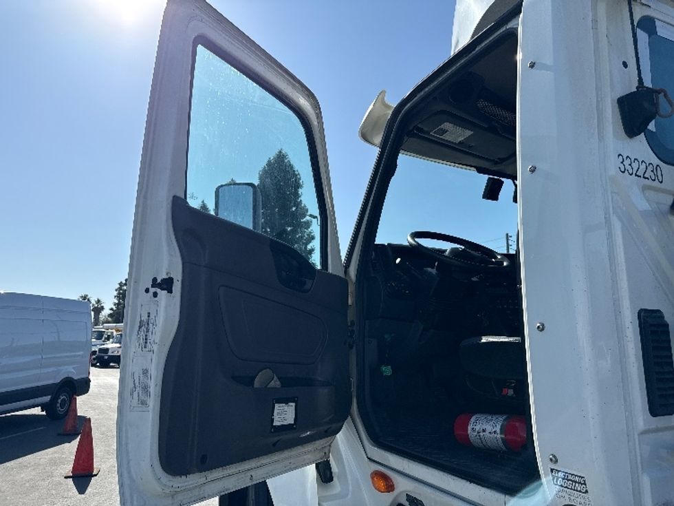 Day Cab Tractor-Heavy Duty Tractors-International-2019-LT625-West Sacramento-CA-389,123\n\t\tmiles-$ 25,500 - Image 9