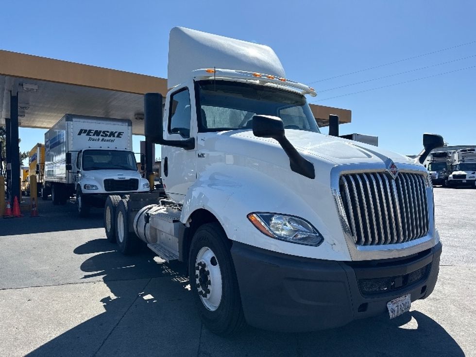 Day Cab Tractor-Heavy Duty Tractors-International-2019-LT625-West Sacramento-CA-389,135\n\t\tmiles-$ 25,500 - Image 1