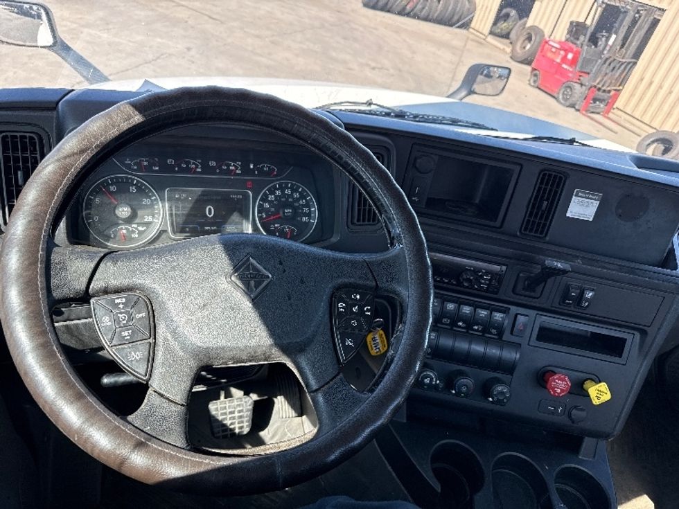 Day Cab Tractor-Heavy Duty Tractors-International-2019-LT625-West Sacramento-CA-389,135\n\t\tmiles-$ 25,500 - Image 10