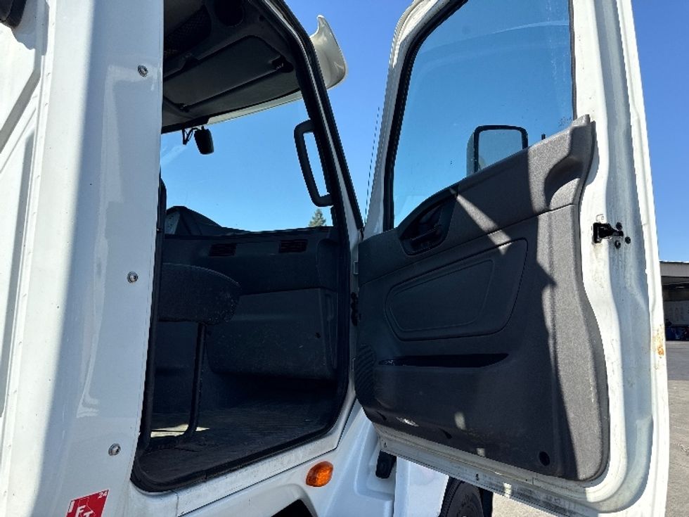 Day Cab Tractor-Heavy Duty Tractors-International-2019-LT625-West Sacramento-CA-389,135\n\t\tmiles-$ 25,500 - Image 12