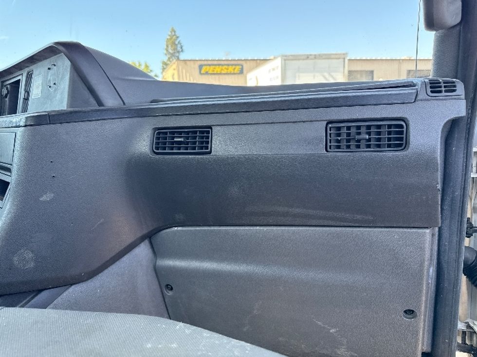 Day Cab Tractor-Heavy Duty Tractors-International-2019-LT625-West Sacramento-CA-389,135\n\t\tmiles-$ 25,500 - Image 13