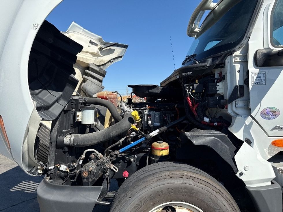 Day Cab Tractor-Heavy Duty Tractors-International-2019-LT625-West Sacramento-CA-389,135\n\t\tmiles-$ 25,500 - Image 16