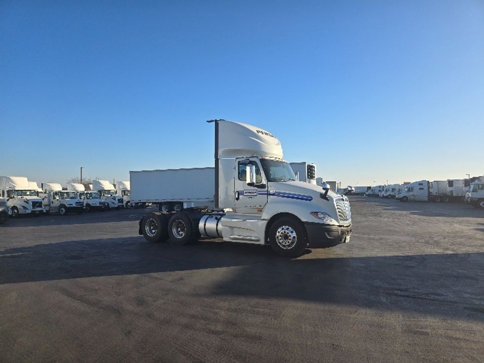 Day Cab Tractor-Heavy Duty Tractors-International-2019-LT625-West Sacramento-CA-422,935\n\t\tmiles-$ 43,000 - Image 1
