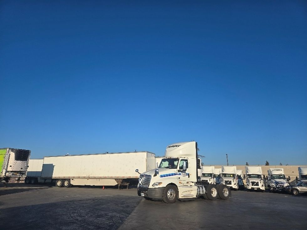 Day Cab Tractor-Heavy Duty Tractors-International-2019-LT625-West Sacramento-CA-422,935\n\t\tmiles-$ 43,000 - Image 3
