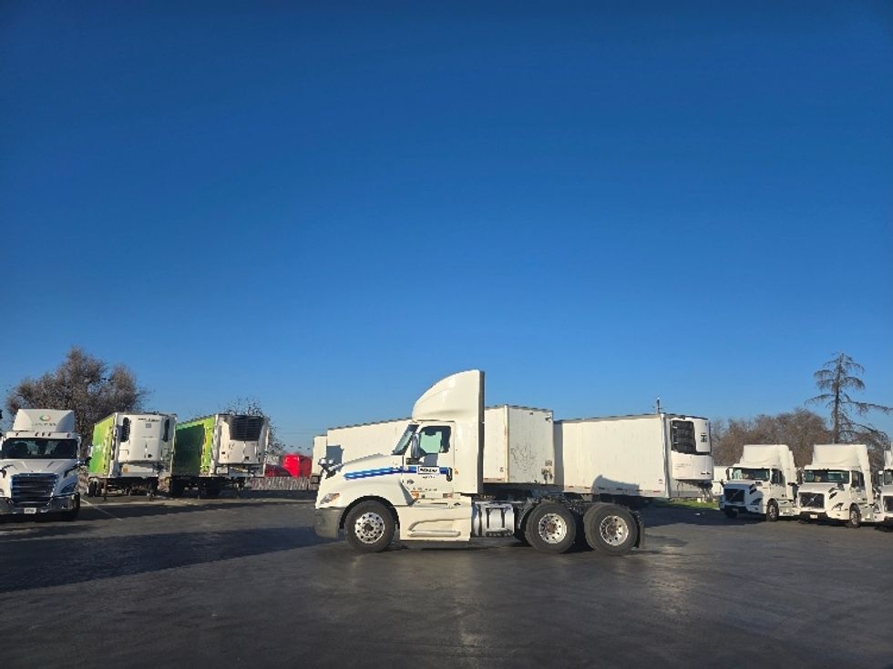 Day Cab Tractor-Heavy Duty Tractors-International-2019-LT625-West Sacramento-CA-422,935\n\t\tmiles-$ 43,000 - Image 4