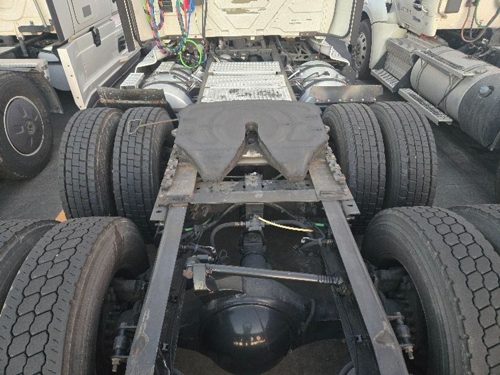 Day Cab Tractor-Heavy Duty Tractors-International-2019-LT625-West Sacramento-CA-484,754\n\t\tmiles-$ 38,750 - Image 6