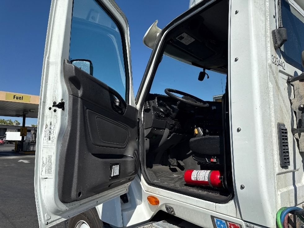 Day Cab Tractor-Heavy Duty Tractors-International-2019-LT625-West Sacramento-CA-494,908\n\t\tmiles-$ 21,750 - Image 9