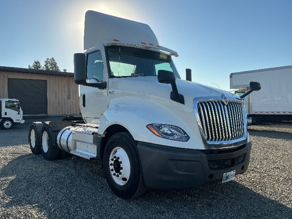 Day Cab Tractor-Heavy Duty Tractors-International-2019-LT625-West Sacramento-CA-552,365\n\t\tmiles-$ 23,250 - Image 1