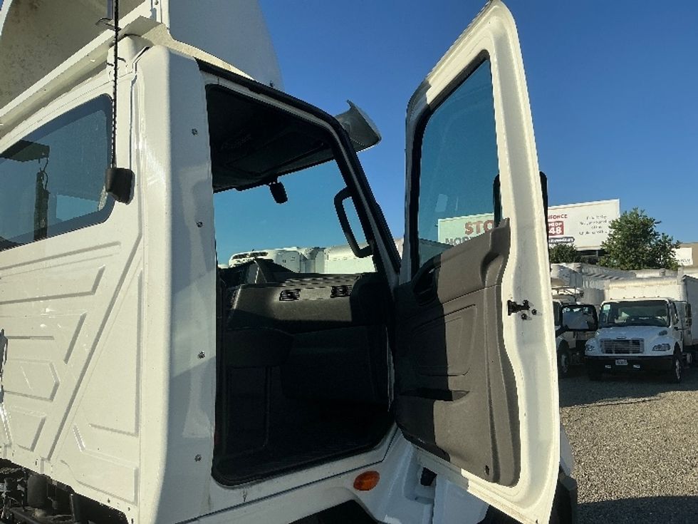 Day Cab Tractor-Heavy Duty Tractors-International-2019-LT625-West Sacramento-CA-552,365\n\t\tmiles-$ 23,250 - Image 12