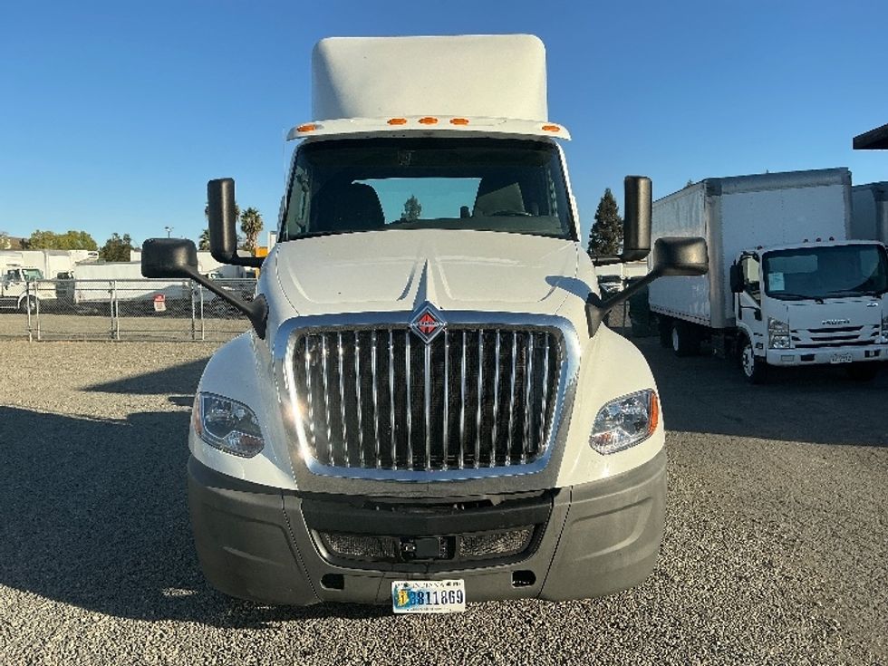 Day Cab Tractor-Heavy Duty Tractors-International-2019-LT625-West Sacramento-CA-552,365\n\t\tmiles-$ 23,250 - Image 2