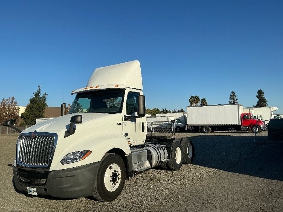 Day Cab Tractor-Heavy Duty Tractors-International-2019-LT625-West Sacramento-CA-552,365\n\t\tmiles-$ 23,250 - Image 3