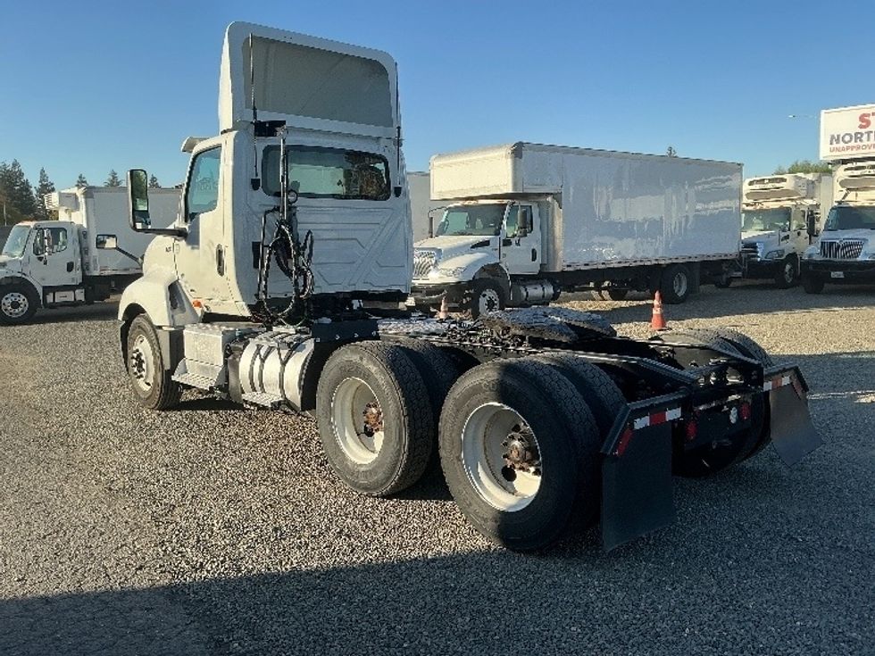 Day Cab Tractor-Heavy Duty Tractors-International-2019-LT625-West Sacramento-CA-552,365\n\t\tmiles-$ 23,250 - Image 5