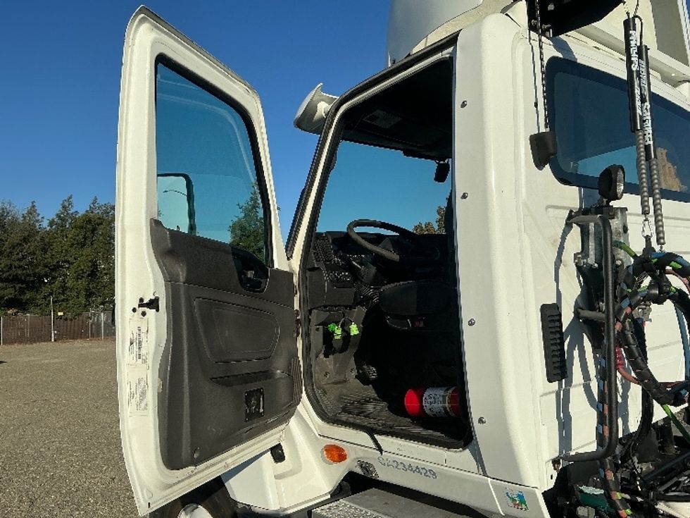 Day Cab Tractor-Heavy Duty Tractors-International-2019-LT625-West Sacramento-CA-552,365\n\t\tmiles-$ 23,250 - Image 9