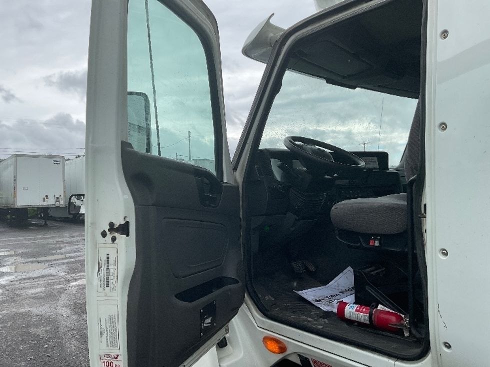 Day Cab Tractor-Heavy Duty Tractors-International-2019-LT625-Whitesboro-NY-300,736\n\t\tmiles-$ 31,500 - Image 9
