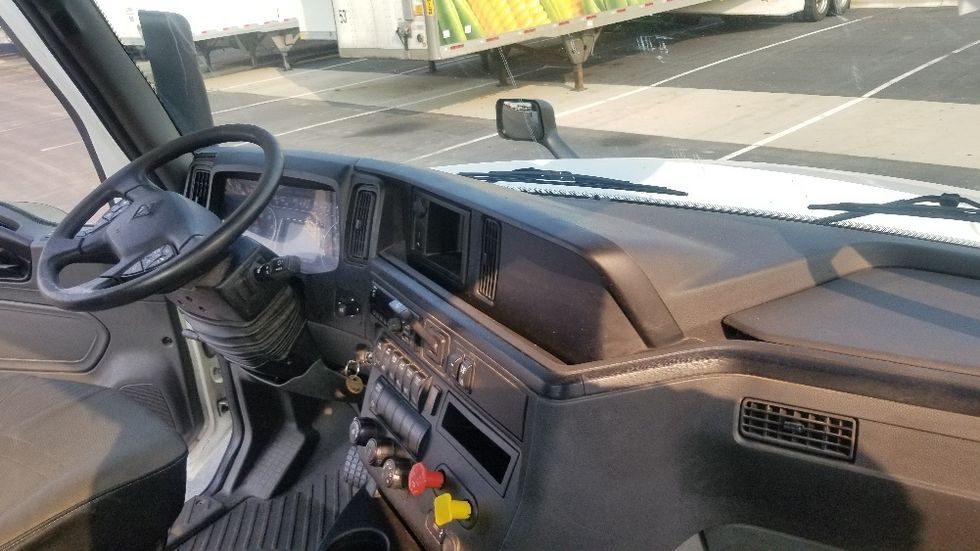 Day Cab Tractor-Heavy Duty Tractors-International-2019-LT625-Windsor-WI-546,525\n\t\tmiles-$ 27,750 - Image 13