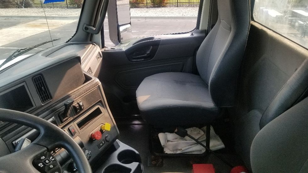 Day Cab Tractor-Heavy Duty Tractors-International-2019-LT625-Windsor-WI-546,602\n\t\tmiles-$ 19,000 - Image 10