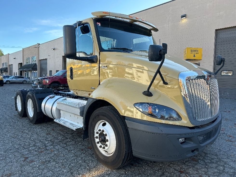 Day Cab Tractor-Heavy Duty Tractors-International-2019-RH613-Abbotsford-BC-348,840\n\t\tkm-$ 11,500 - Image 1