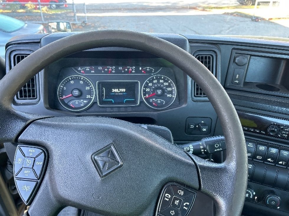 Day Cab Tractor-Heavy Duty Tractors-International-2019-RH613-Abbotsford-BC-348,840\n\t\tkm-$ 11,500 - Image 11