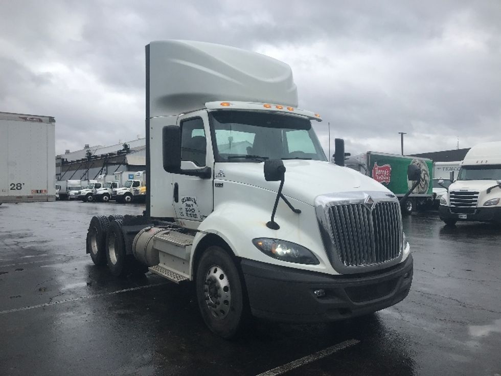 Day Cab Tractor-Heavy Duty Tractors-International-2019-RH613-Akron-OH-334,110\n\t\tmiles-$ 32,000 - Image 1