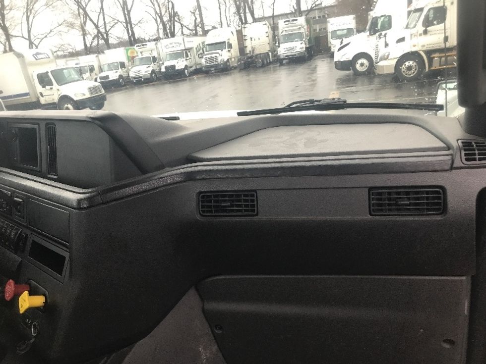 Day Cab Tractor-Heavy Duty Tractors-International-2019-RH613-Akron-OH-334,110\n\t\tmiles-$ 32,000 - Image 13