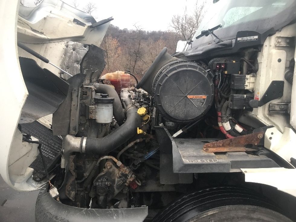 Day Cab Tractor-Heavy Duty Tractors-International-2019-RH613-Akron-OH-334,110\n\t\tmiles-$ 32,000 - Image 16