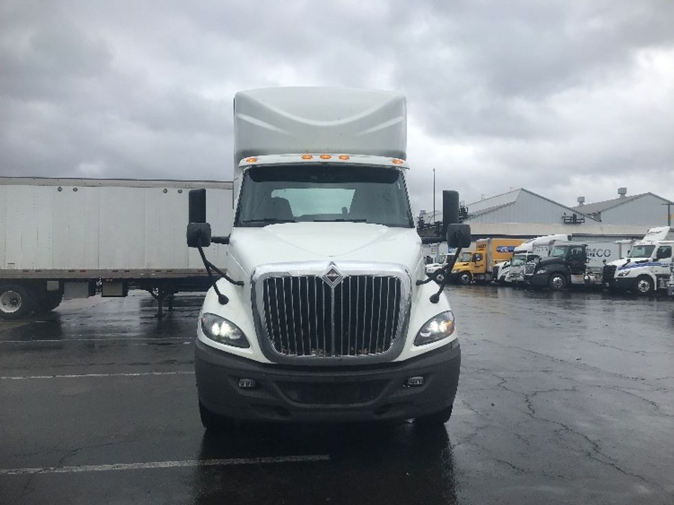 Day Cab Tractor-Heavy Duty Tractors-International-2019-RH613-Akron-OH-334,110\n\t\tmiles-$ 32,000 - Image 2