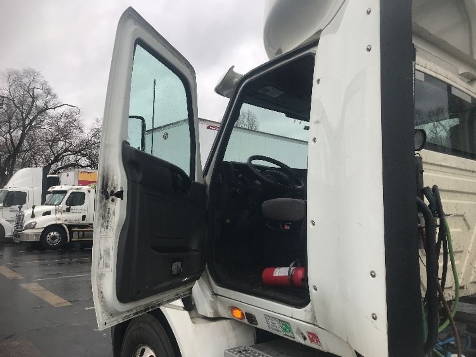 Day Cab Tractor-Heavy Duty Tractors-International-2019-RH613-Akron-OH-334,110\n\t\tmiles-$ 32,000 - Image 9