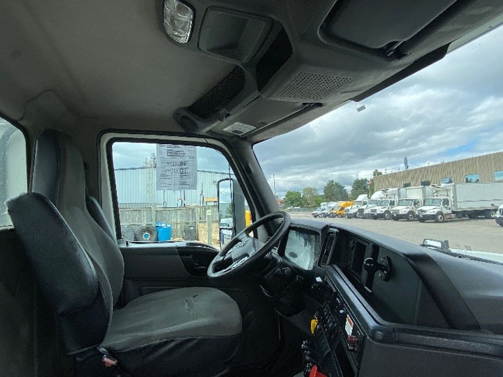 Day Cab Tractor-Heavy Duty Tractors-International-2019-RH613-Brampton-ON-461,786\n\t\tkm-$ 29,000 - Image 14