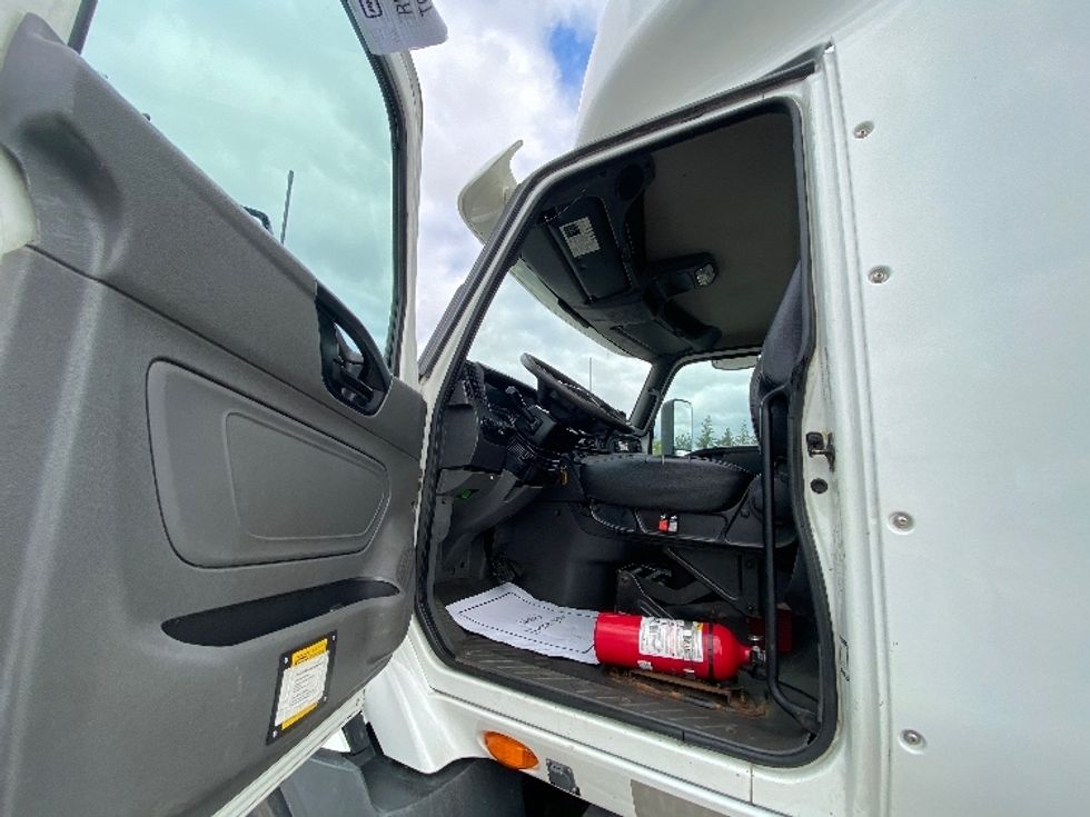 Day Cab Tractor-Heavy Duty Tractors-International-2019-RH613-Brampton-ON-461,786\n\t\tkm-$ 29,000 - Image 9