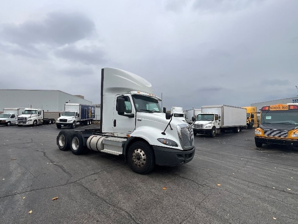 Day Cab Tractor-Heavy Duty Tractors-International-2019-RH613-Burlington-ON-270,014\n\t\tkm-$ 33,500 - Image 1