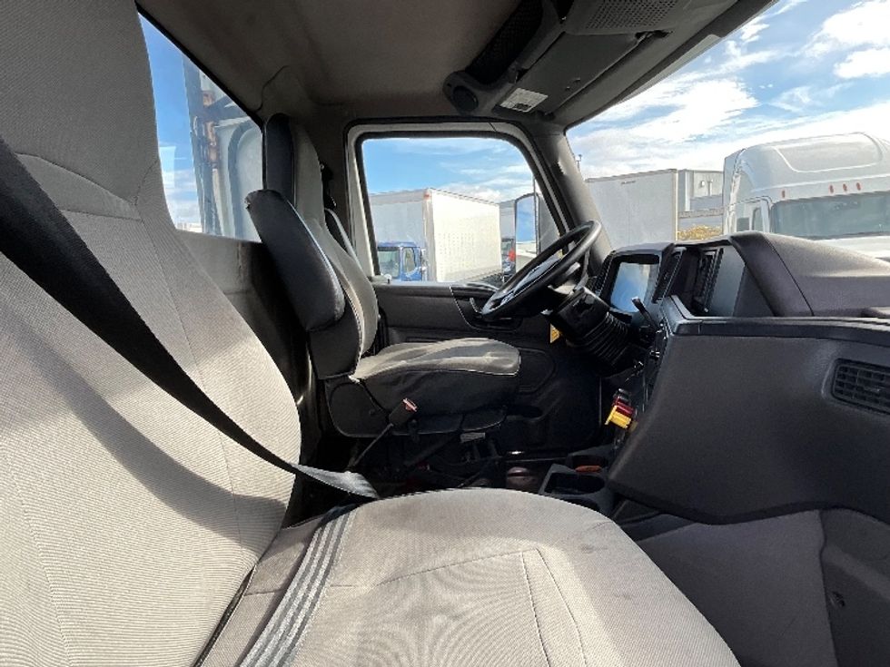 Day Cab Tractor-Heavy Duty Tractors-International-2019-RH613-Burlington-ON-270,014\n\t\tkm-$ 33,500 - Image 13
