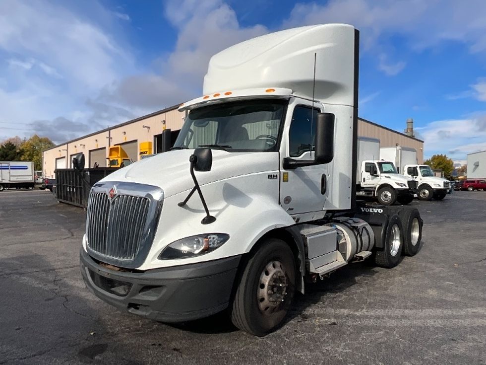Day Cab Tractor-Heavy Duty Tractors-International-2019-RH613-Burlington-ON-270,014\n\t\tkm-$ 33,500 - Image 3