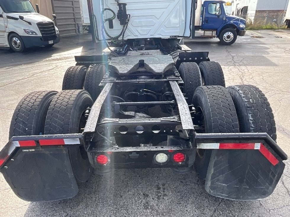 Day Cab Tractor-Heavy Duty Tractors-International-2019-RH613-Burlington-ON-270,014\n\t\tkm-$ 33,500 - Image 6