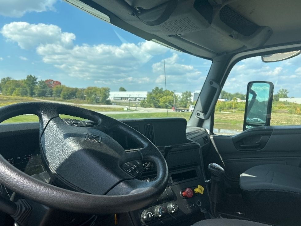 Day Cab Tractor-Heavy Duty Tractors-International-2019-RH613-Byron Center-MI-139,561\n\t\tmiles-$ 16,500 - Image 10