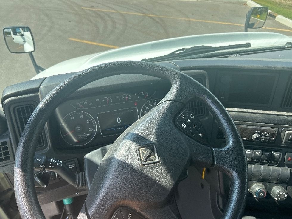 Day Cab Tractor-Heavy Duty Tractors-International-2019-RH613-Byron Center-MI-139,561\n\t\tmiles-$ 16,500 - Image 11