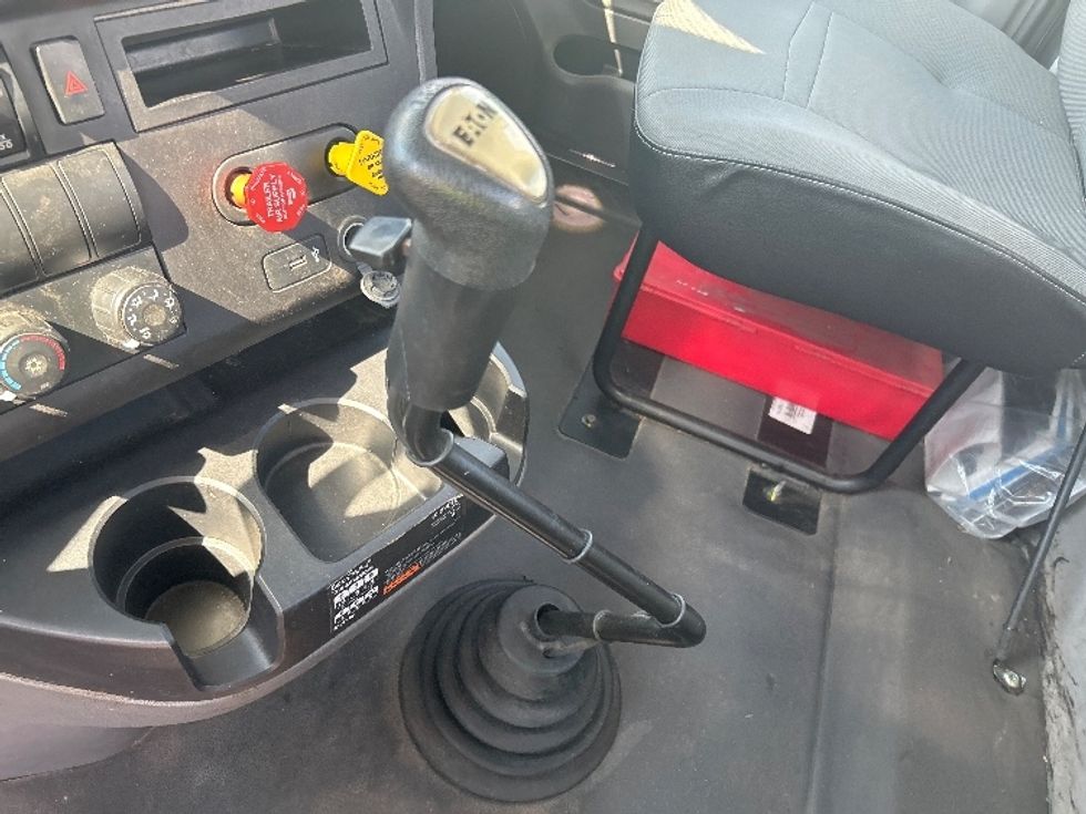 Day Cab Tractor-Heavy Duty Tractors-International-2019-RH613-Byron Center-MI-139,561\n\t\tmiles-$ 16,500 - Image 17