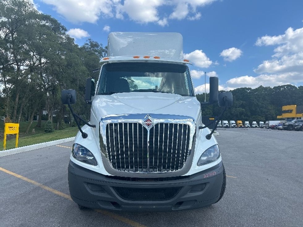 Day Cab Tractor-Heavy Duty Tractors-International-2019-RH613-Byron Center-MI-139,561\n\t\tmiles-$ 16,500 - Image 2