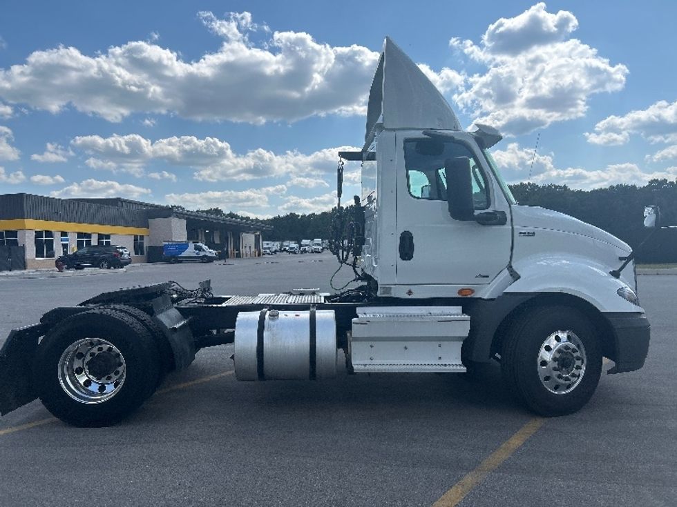 Day Cab Tractor-Heavy Duty Tractors-International-2019-RH613-Byron Center-MI-139,561\n\t\tmiles-$ 16,500 - Image 8