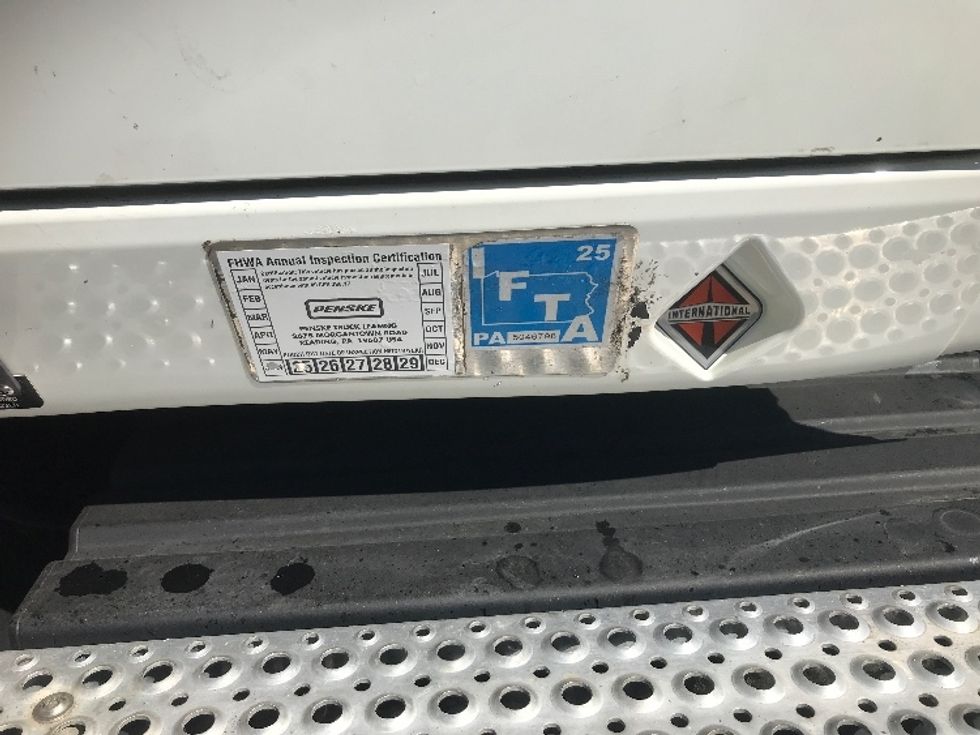 Day Cab Tractor-Heavy Duty Tractors-International-2019-RH613-Cumberland-MD-303,224\n\t\tmiles-$ 24,500 - Image 18