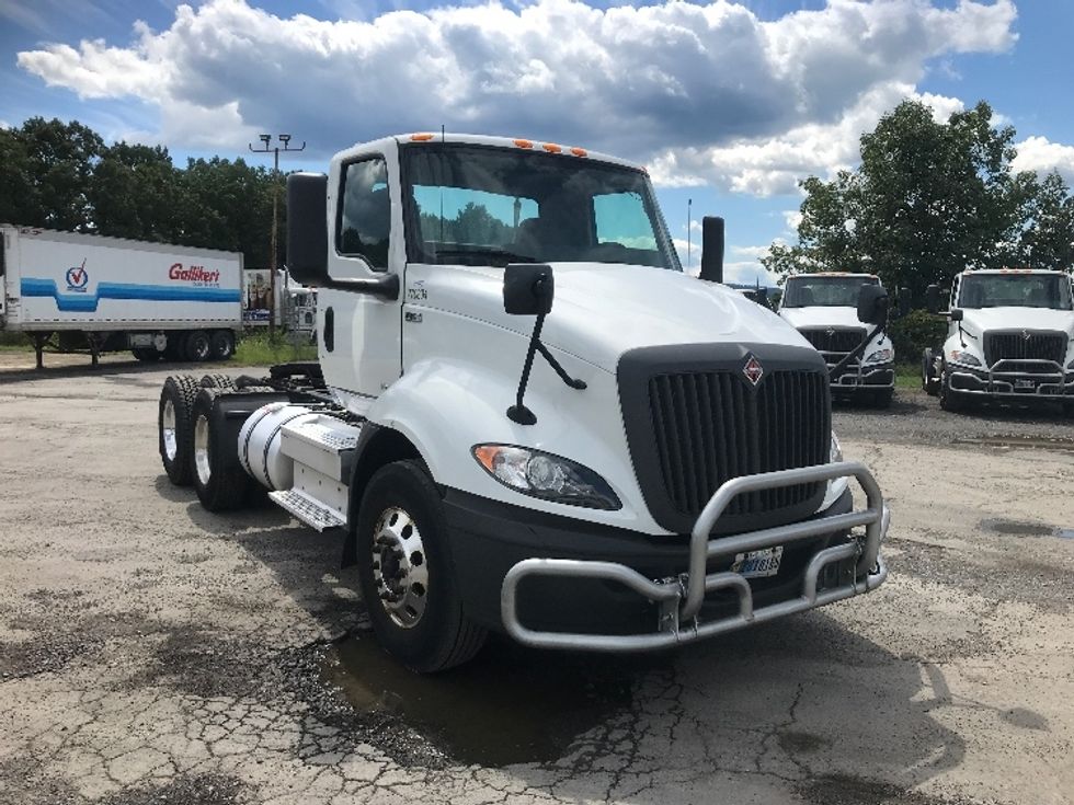 Day Cab Tractor-Heavy Duty Tractors-International-2019-RH613-Cumberland-MD-303,567\n\t\tmiles-$ 24,500 - Image 1
